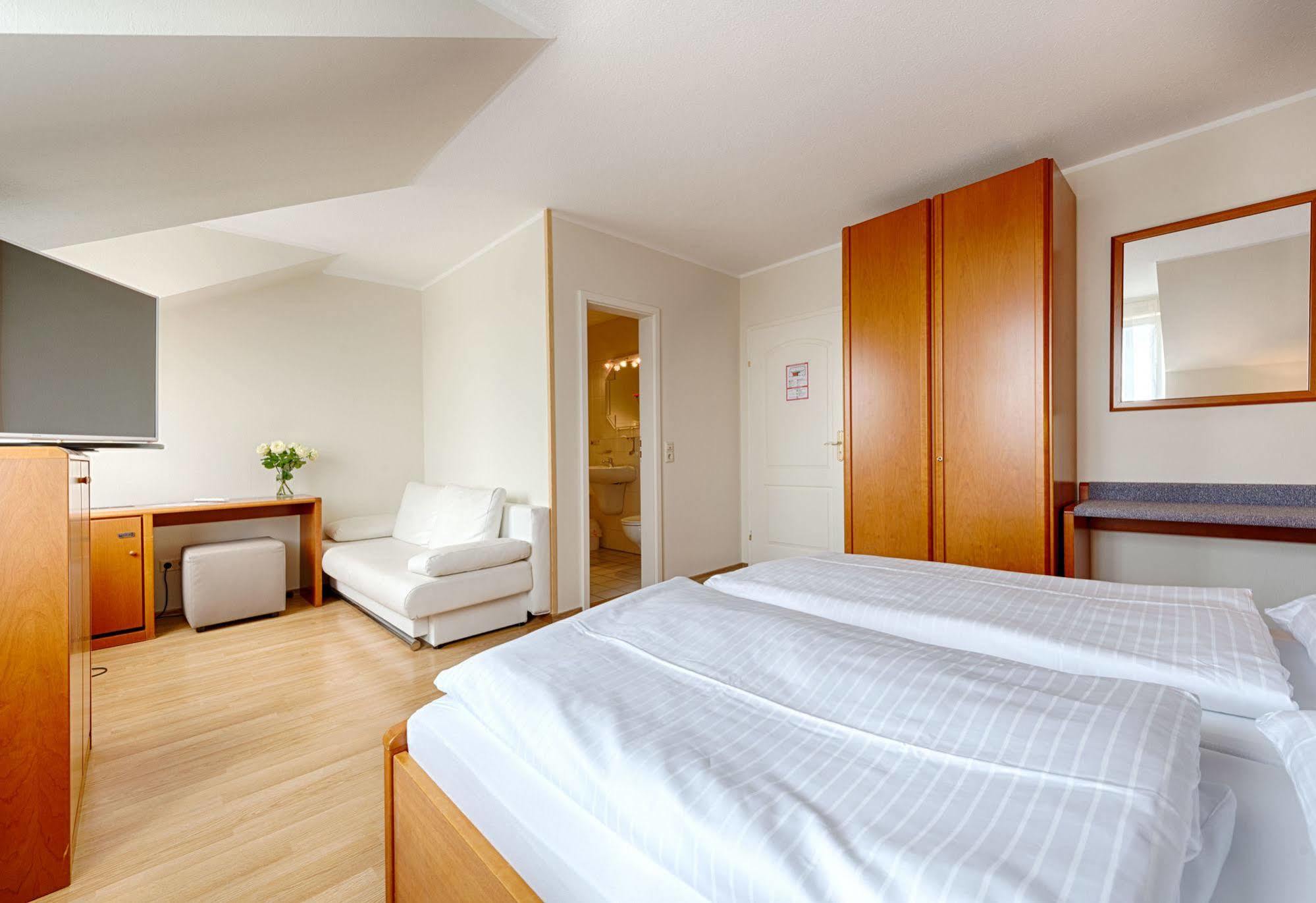Dom Hotel Гешер Экстерьер фото